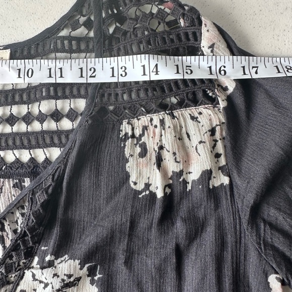 LOVE STITCH  Bohemian Gray Floral Long sleeve Mini Dress Lace Size Small - Picture 6 of 9